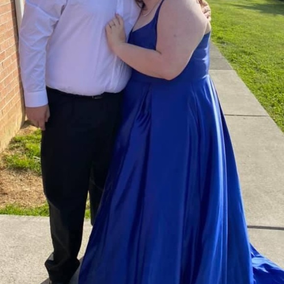 prom dress for sale!!!! :)) only worn for a couple hours - Picture 2 of 2